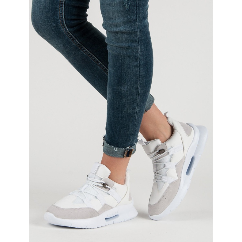 Ljusvita sneakers 1