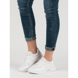 Snörade sportskor vit 2