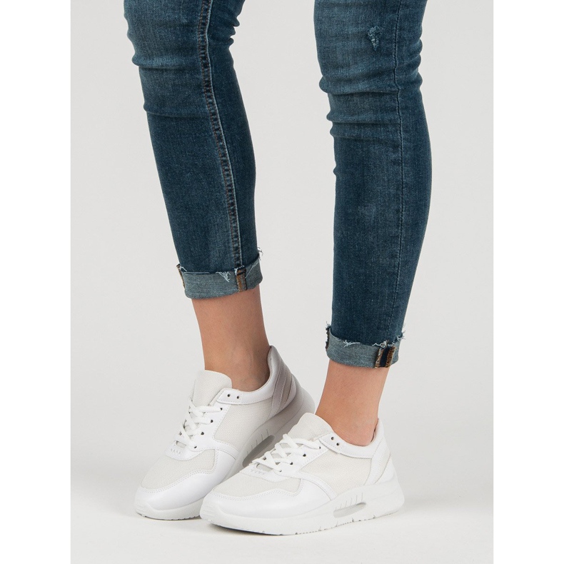 Snörade sportskor vit 2