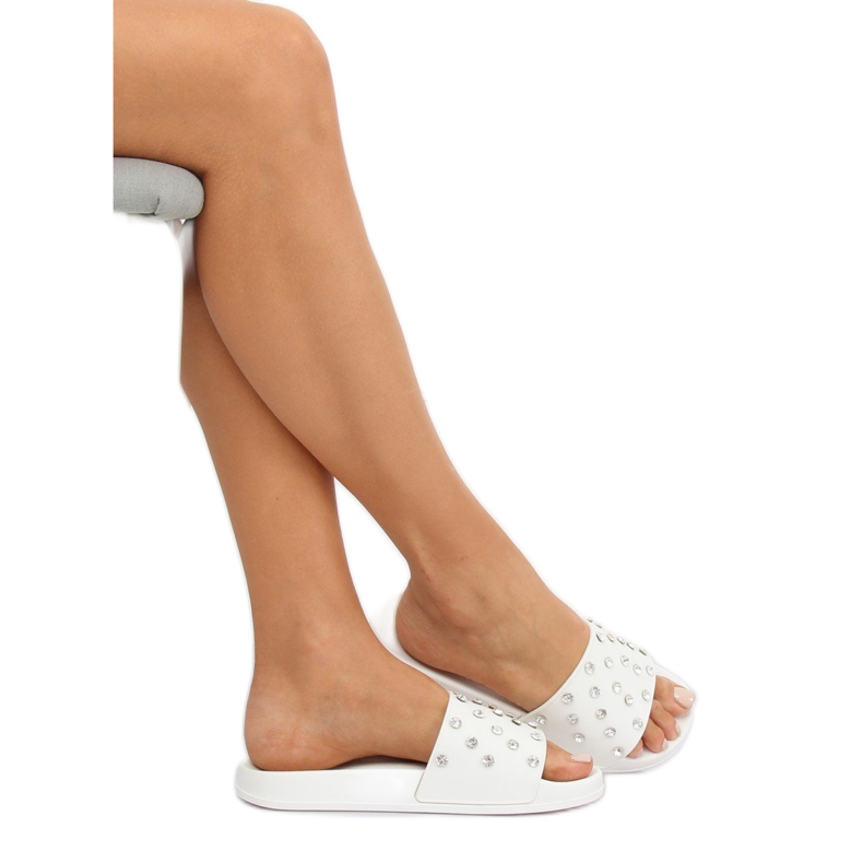 Vita CK67P Vita tofflor med stenar 1