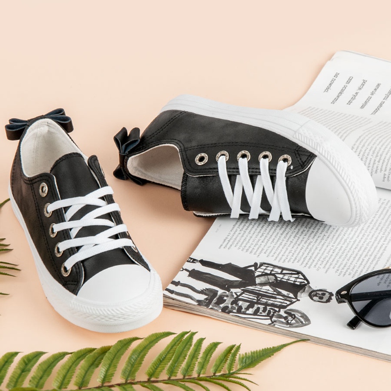 Svarta låga sneakers 1