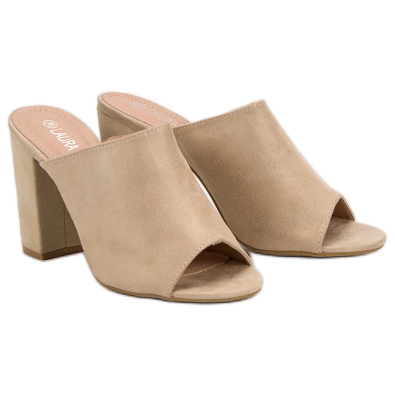 Laura Mode Mocka tofflor på en bar brun 2