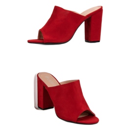 Laura Mode Mocka tofflor på en bar röd 2