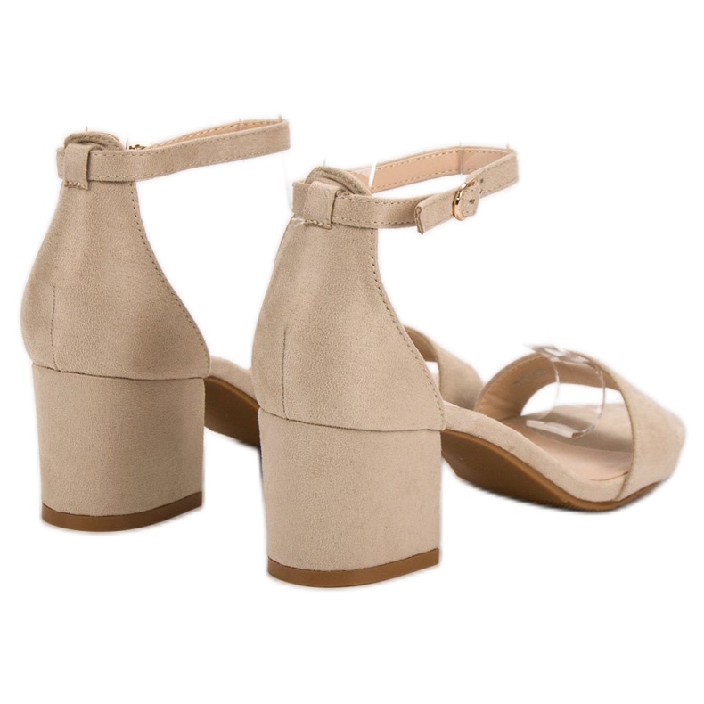 Ch. Creation Klassiska sandaler på en bar brun 2