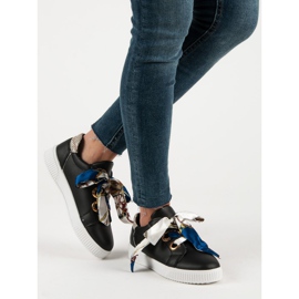 Sportskor bundna med ett band svart 1