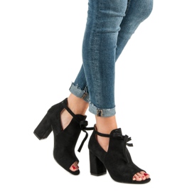 Vinceza Byggda sandaler på en bar svart 2