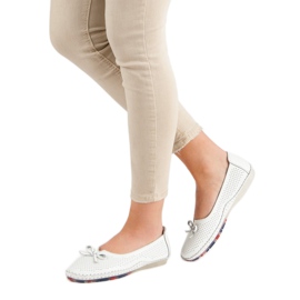 VINCEZA ballerinor i läder med öppet arbete vit 2