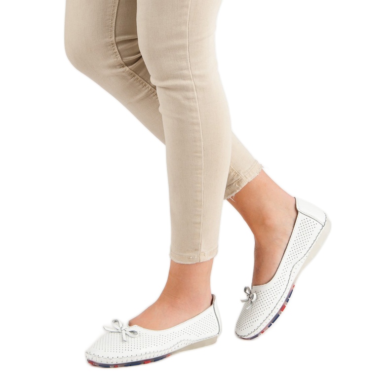 VINCEZA ballerinor i läder med öppet arbete vit 2