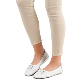 VINCEZA ballerinor i läder med öppet arbete vit 1