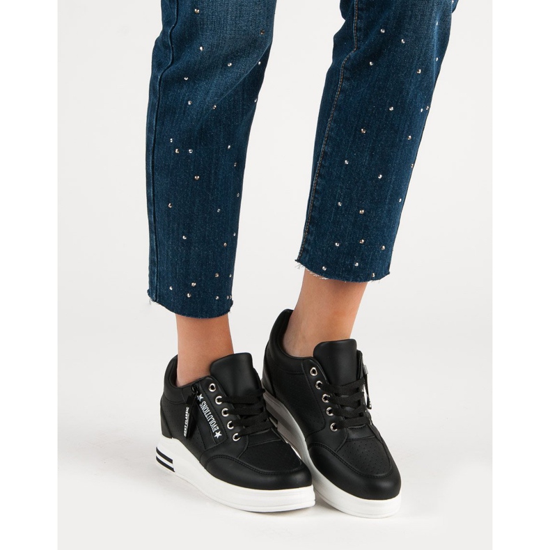 Trendiga svarta sneakers 1