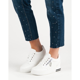 Trendiga vita sneakers 2