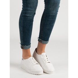 Vita Tied VICES skor 2