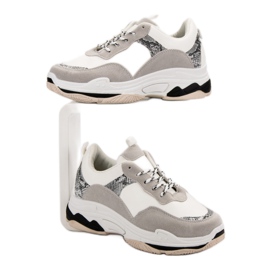 Vita sneakers med ett mönster svart brun 2