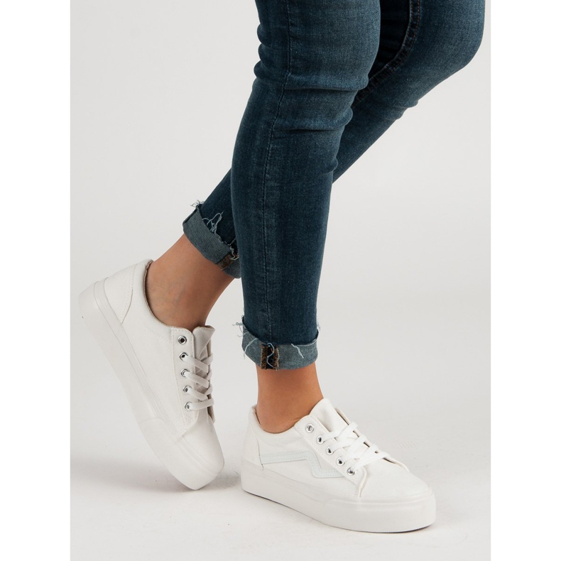Kylie Trendiga vita sneakers 2