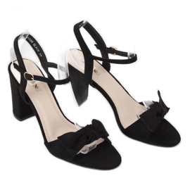 Svarta sandaler på stolpen GH1508 Svart 1