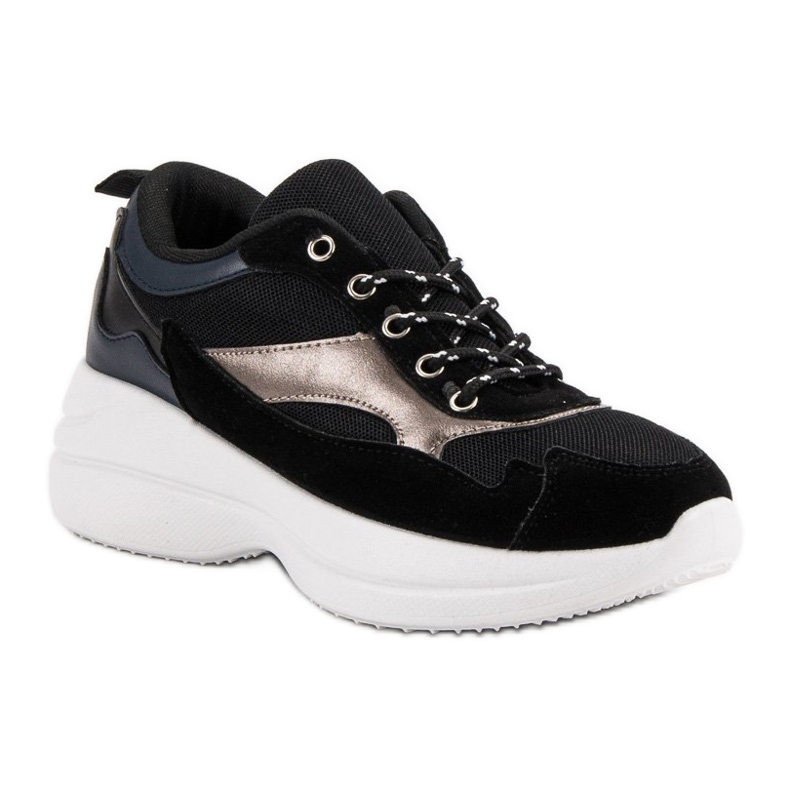 Moderiktiga skor på plattformen svart 1