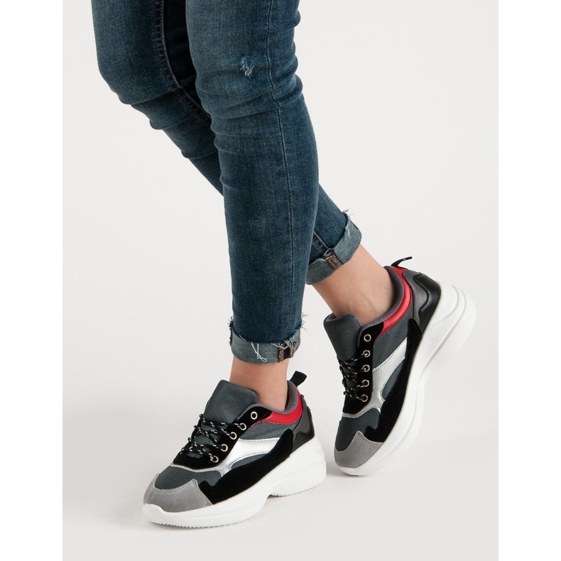 Moderiktiga skor på plattformen grå mångfärgad 2