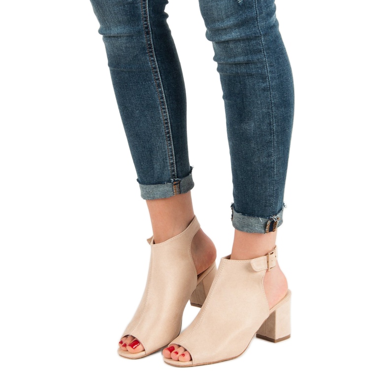 Super Mode Byggda sandaler på en bar brun 1