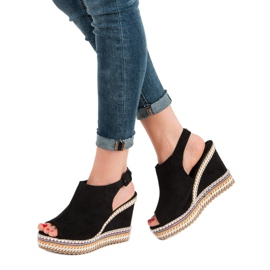 Nio Nio Inbyggda kilsandaler svart 1