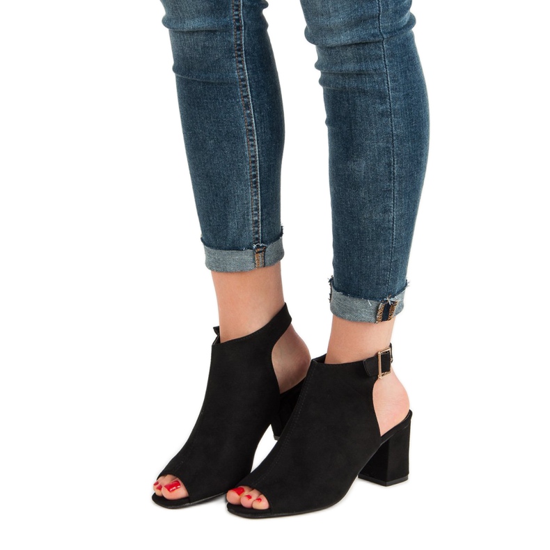 Super Mode Byggda sandaler på en bar svart 1