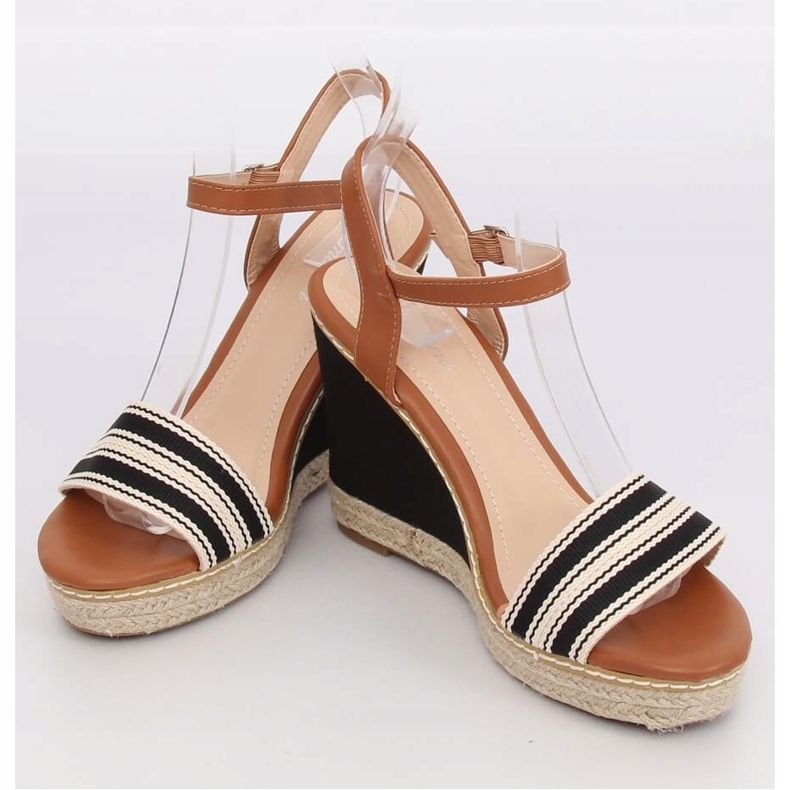 Svarta sandaler på kilklack 9068 Svart brun 1