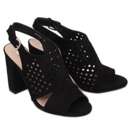 Svarta genombrutna sandaler WED557 Negro 2