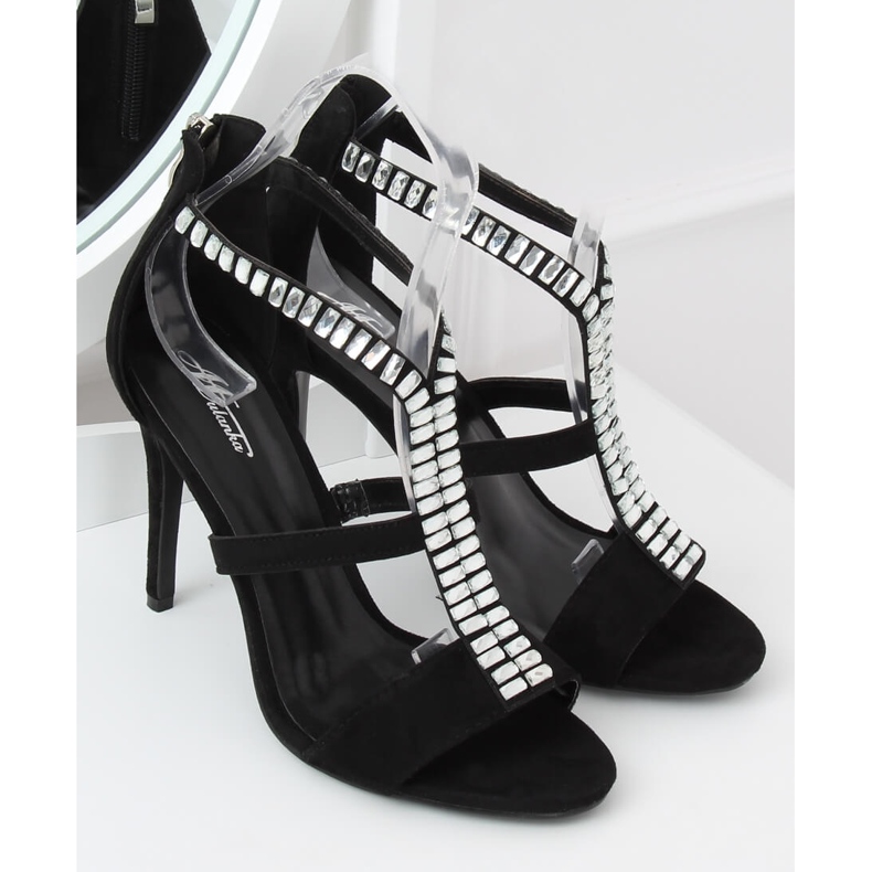 Svarta sandaler på en högklackad B-60 Svart 1