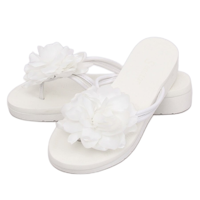 Vita flip-flops med en blomma CK103 Vit 1