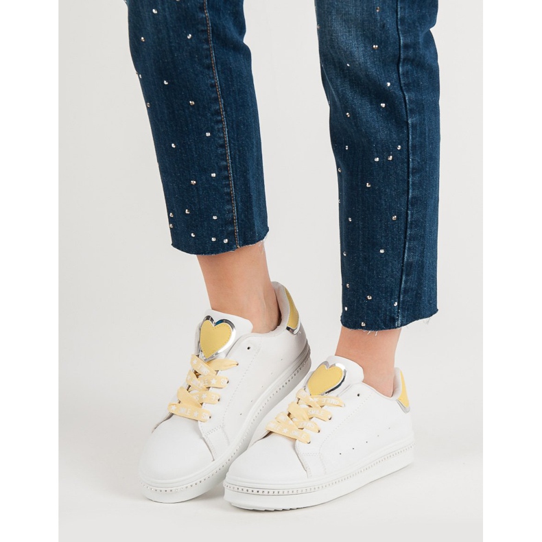 Snörade sportskor vit 2