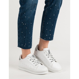 Snörade sportskor vit 2