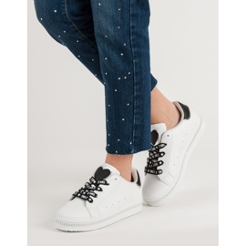 Snörade sportskor vit 2