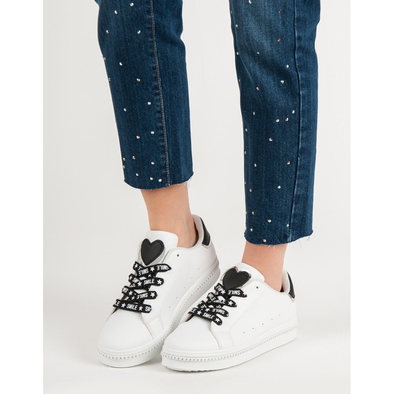 Snörade sportskor vit 1