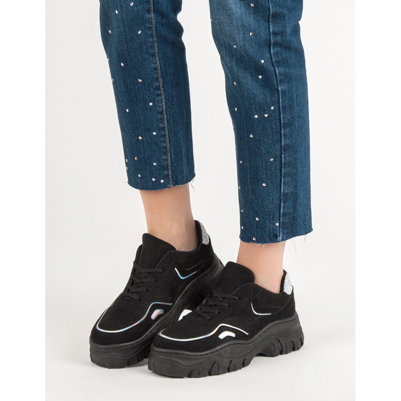 Trendiga svarta sneakers 2