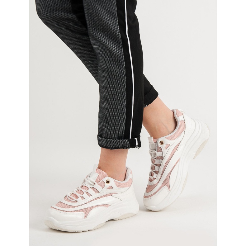 Vita och rosa sneakers 2