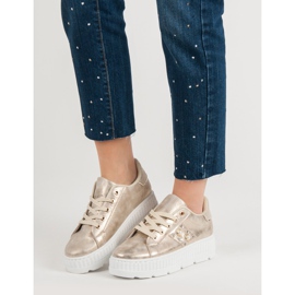 Gyllene skor på plattformen 2