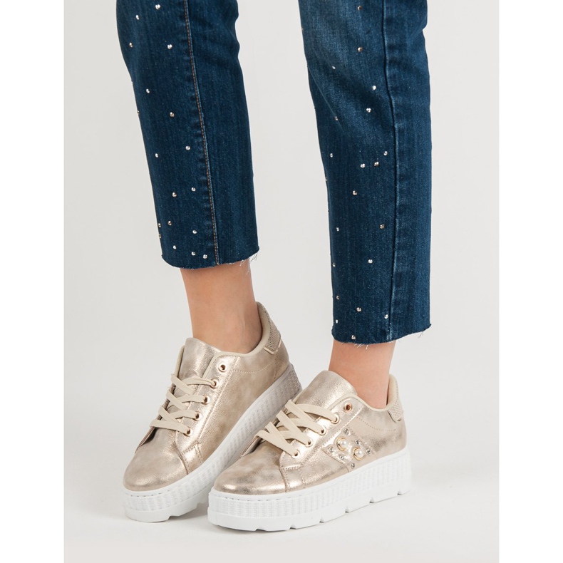 Gyllene skor på plattformen 2