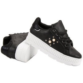 Svarta skor på plattformen 1