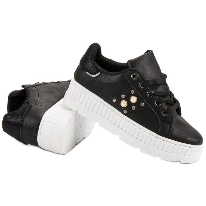 Svarta skor på plattformen 1