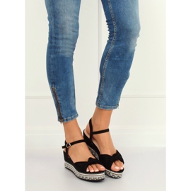 Svarta sandaler på kilklack B126 Svart 2