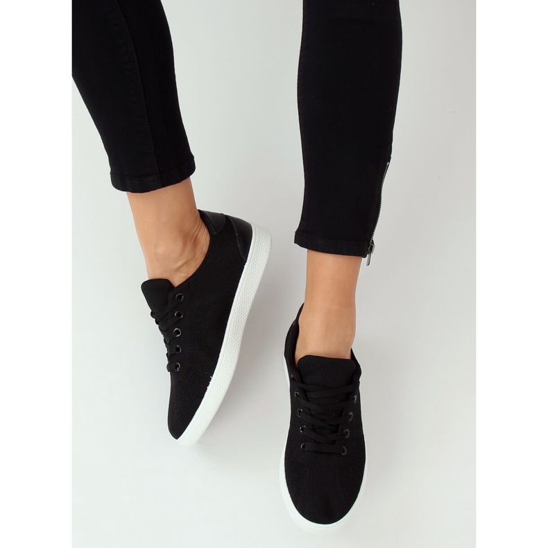 Svarta kvinnors svarta sneakers 7062-Y Black 1