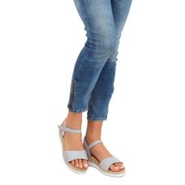 Grå sandaler på en låg kilklack 7868-KL Grå 1