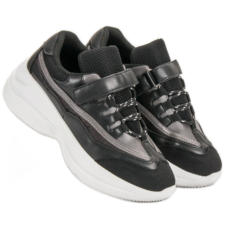 Trendiga svarta sneakers 2