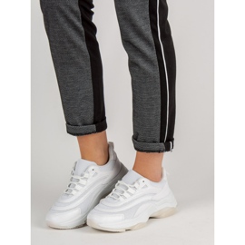 Snörade sportskor vit 2