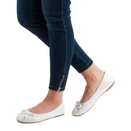 Evento Vit Ballerina Med En Rosett 2