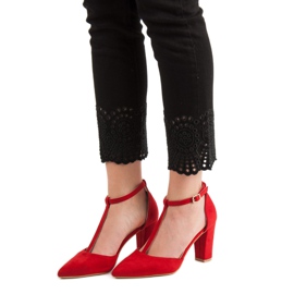 Primavera Röda pumpar på en pelare 2