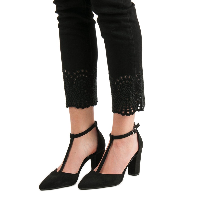 Primavera Svarta pumpar på en pelare 2