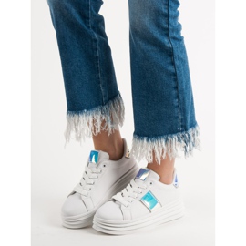 SHELOVET Vita skor på plattformen 2