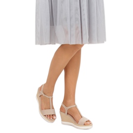 Beige sandaler på kilklack H-59 Beige 1