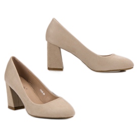 Super Mode Pumpar På En Pelare mångfärgad röd 1