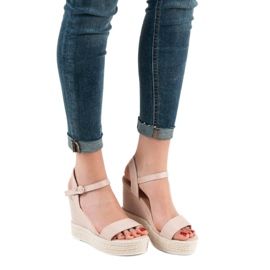 Ideal Shoes Snygga kilsandaler beige 2